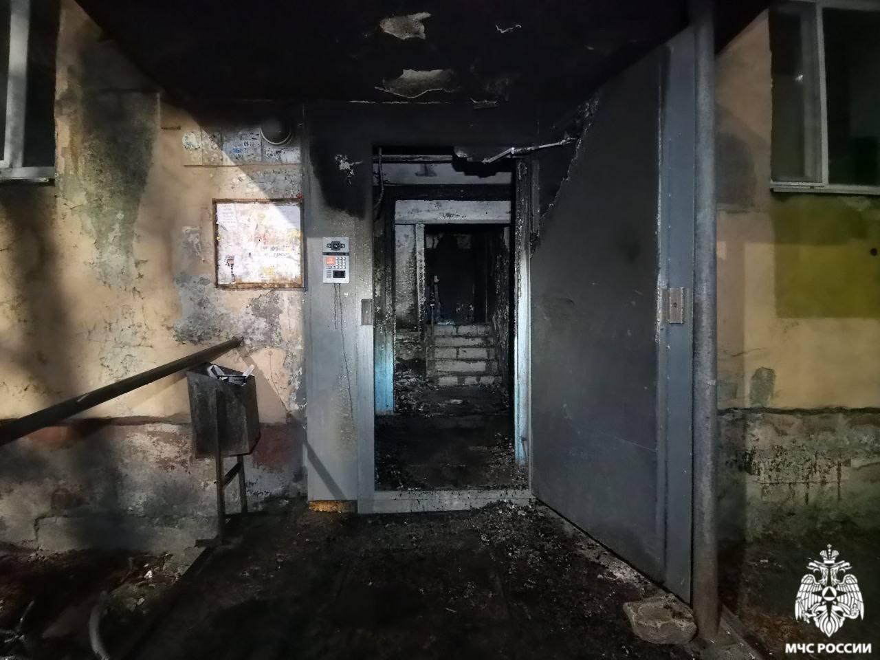Два человека пострадали при пожаре на улице Николаева в Мурманске